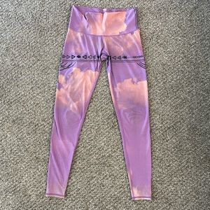 Teeki Hot Pant Yoga Leggings Sz SMALL Purple Haze Arrows Clouds Full Length